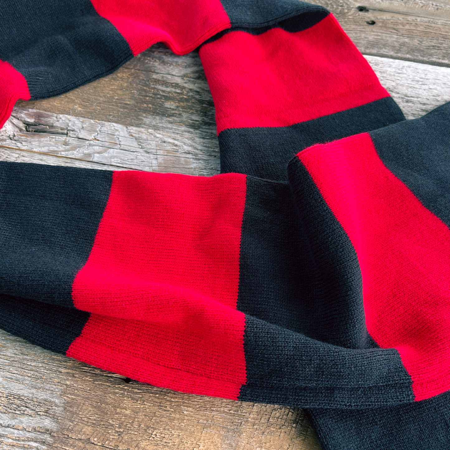 RED AND BLACK STRIPED KNIT SCARF