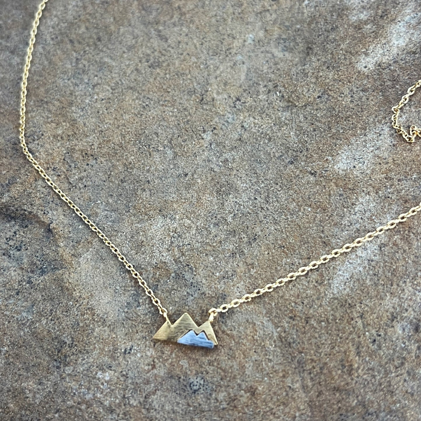 DAINTY MINI MOUNTAIN NECKLACE -GOLD