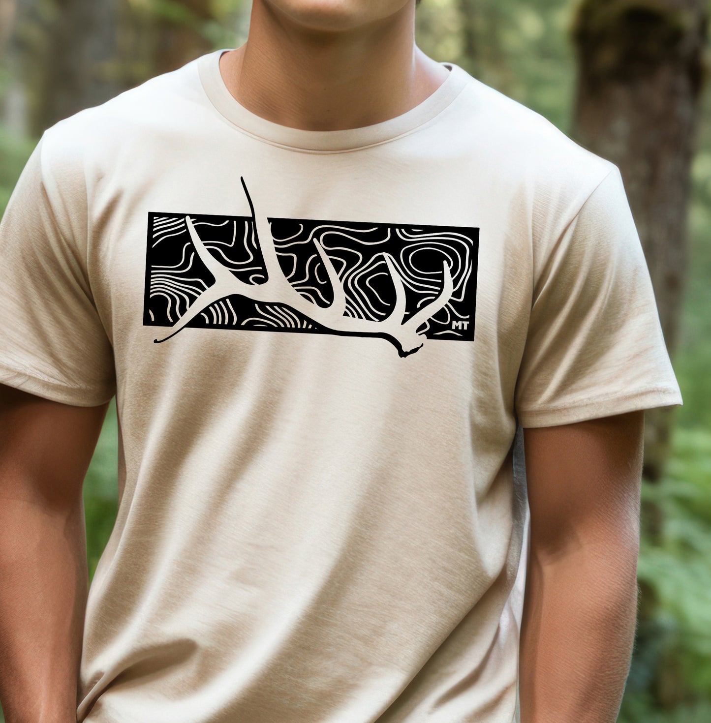 MEN'S MT TOPOGRAPHIC SHED TEE -SAND