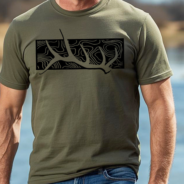 MEN'S MT TOPOGRAPHIC SHED TEE -MILITARY