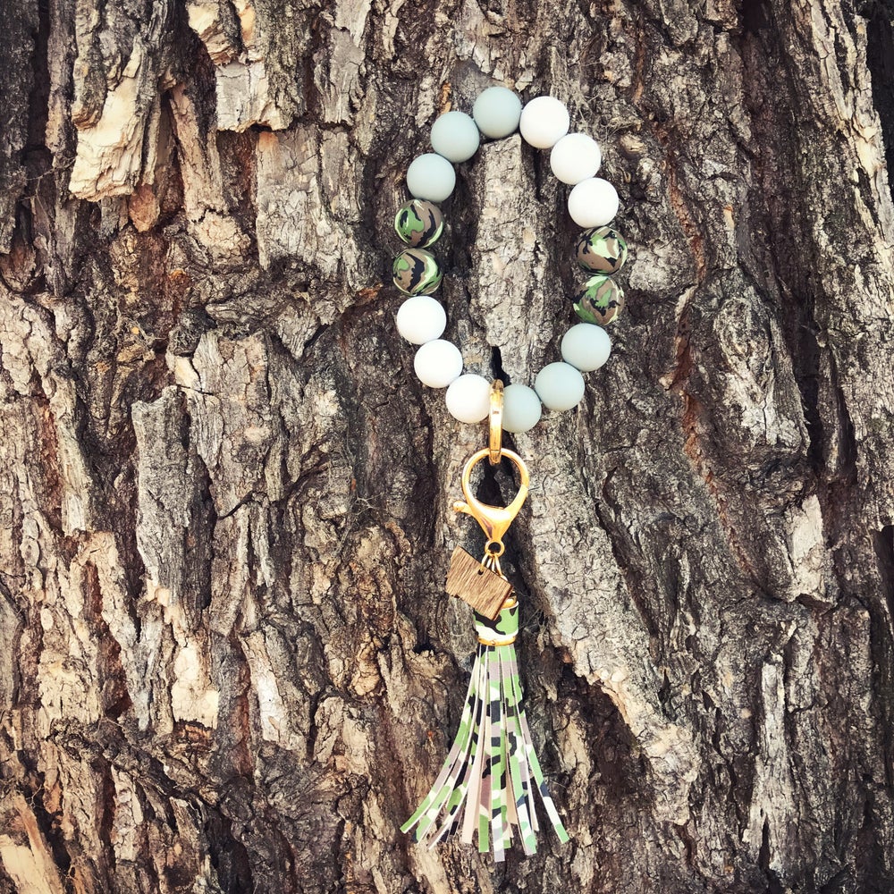 MONTANA CAMO BEADED BRACELET KEY RING