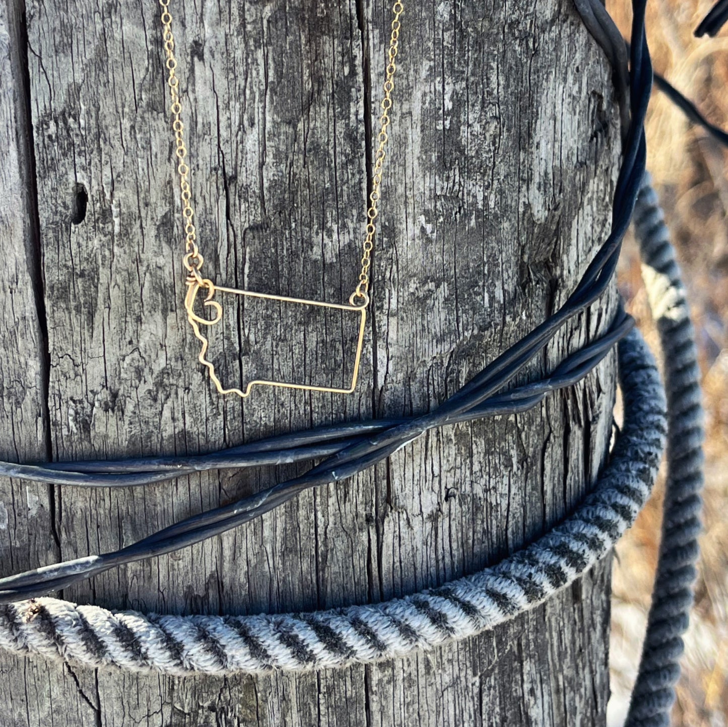 LARGE MONTANA OUTLINE NECKLACE WITH HEART