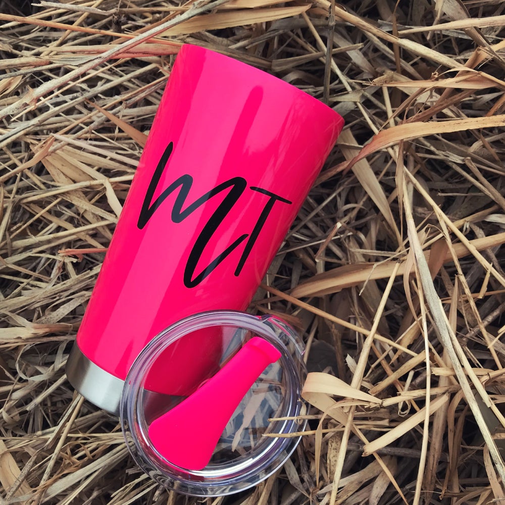 MT SCRIPT TRAVEL MUG -NEON PINK