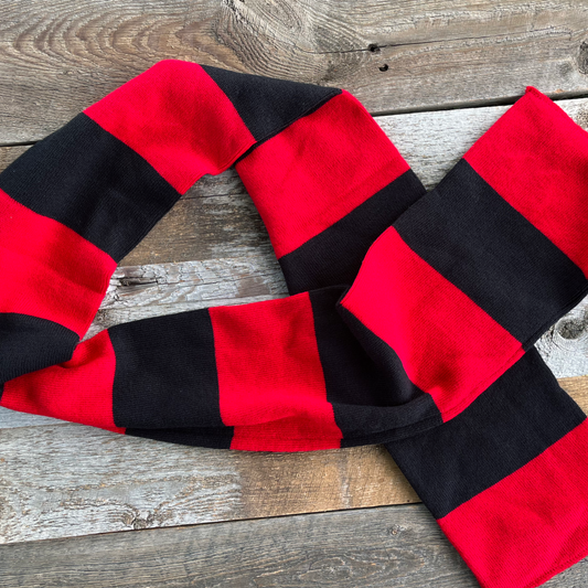 RED AND BLACK STRIPED KNIT SCARF