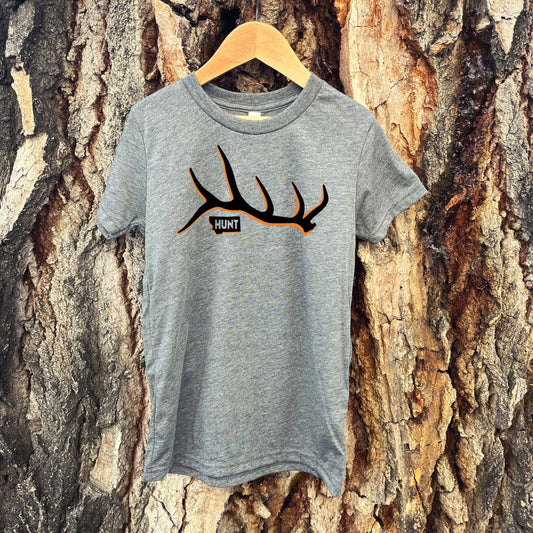 YOUTH MT HUNT SHED TEE